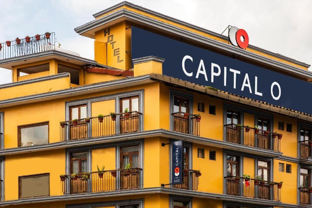 Capital O Hotel Central, ハラパ エクステリア 写真