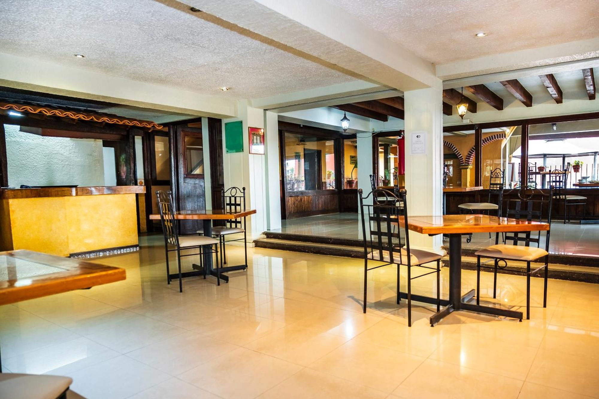 Capital O Hotel Central, ハラパ エクステリア 写真