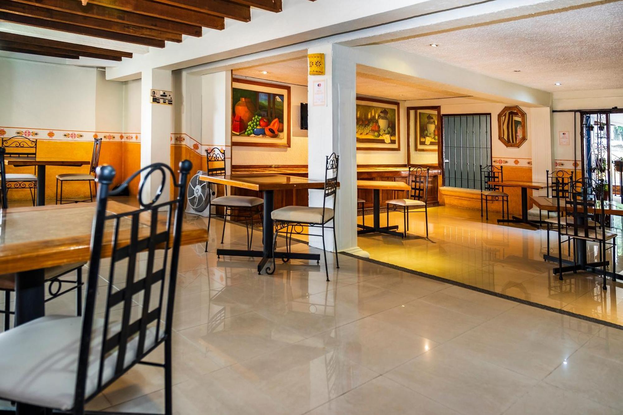 Capital O Hotel Central, ハラパ エクステリア 写真